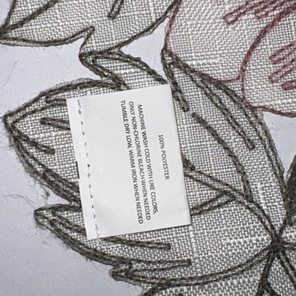 The little cottage table runner embroidered cutwork - Picture 7 of 8